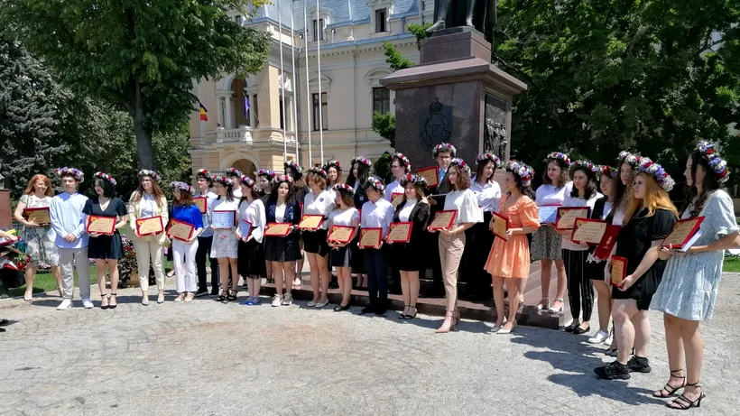 Elevii de 10 din Iași au fost premiați pentru rezultatele lor. Câți bani au primit