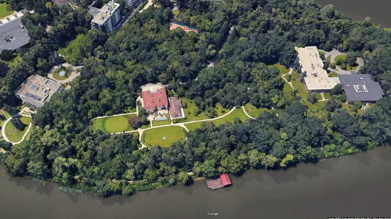 Mini-teren de GOLF cu trei găuri pentru președintele Iohannis și la reședința de la Vila Lac 3