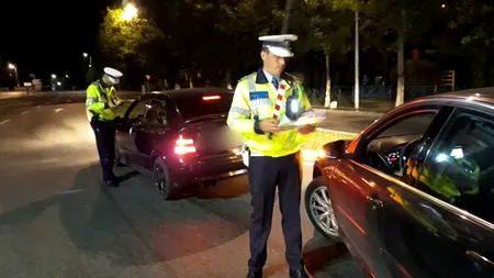 VRANCEA. Doi șoferi beți și fără permis de conducere au condus aceeași mașină neînmatriculată
