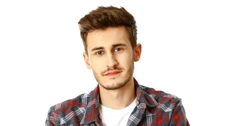 CAZUL COLO. Un alt vlogger este de părere că minorele „cer” să fie violate: „Nu vedeţi cum umblă îmbrăcate când ies din casă?” | VIDEO