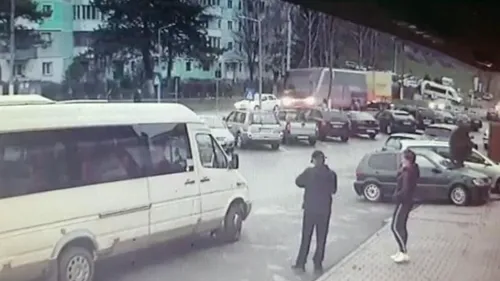 Tragedie în județul Brașov: Un șofer a murit după ce mașina i-a fost lovită din spate de un autocar
