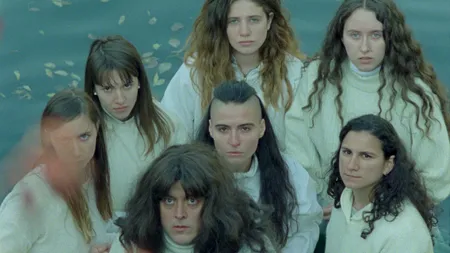 Drama suprarealistă „Mammalia