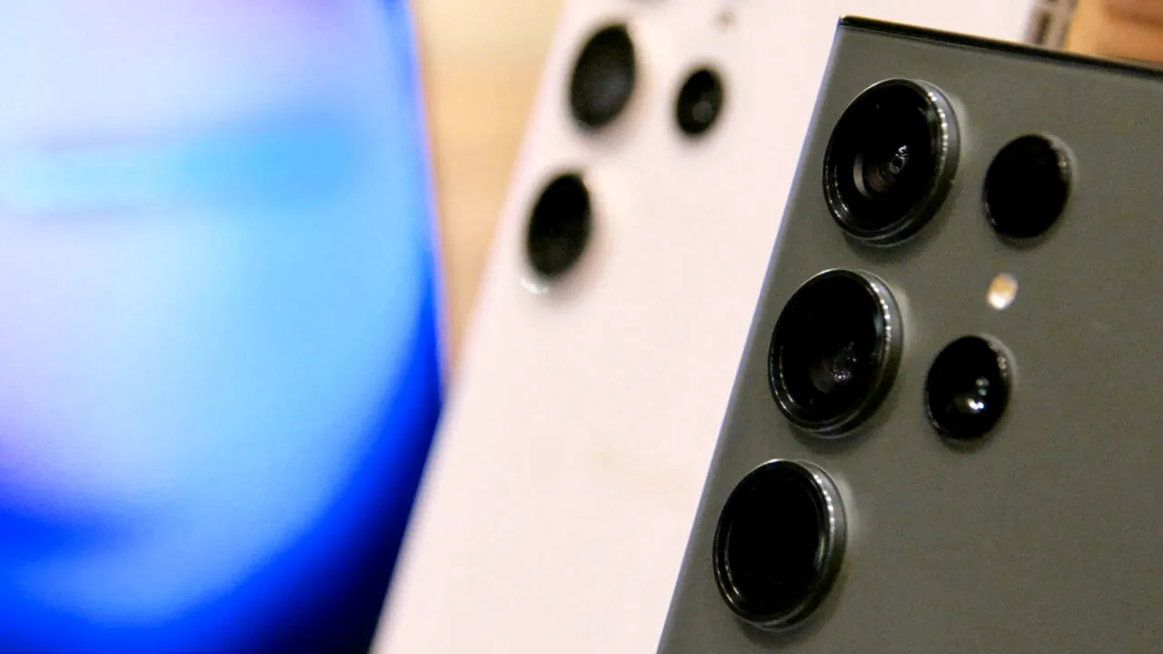 Zvonuri „calde” despre Samsung Galaxy S24 Ultra: Smartphone-ul va veni cu cadru din TITAN și cameră îmbunătățită