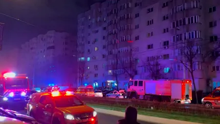Explozie urmată de incendiu puternic într-un bloc de pe Calea Vitan. O persoană a murit, 13 au fost evacuate