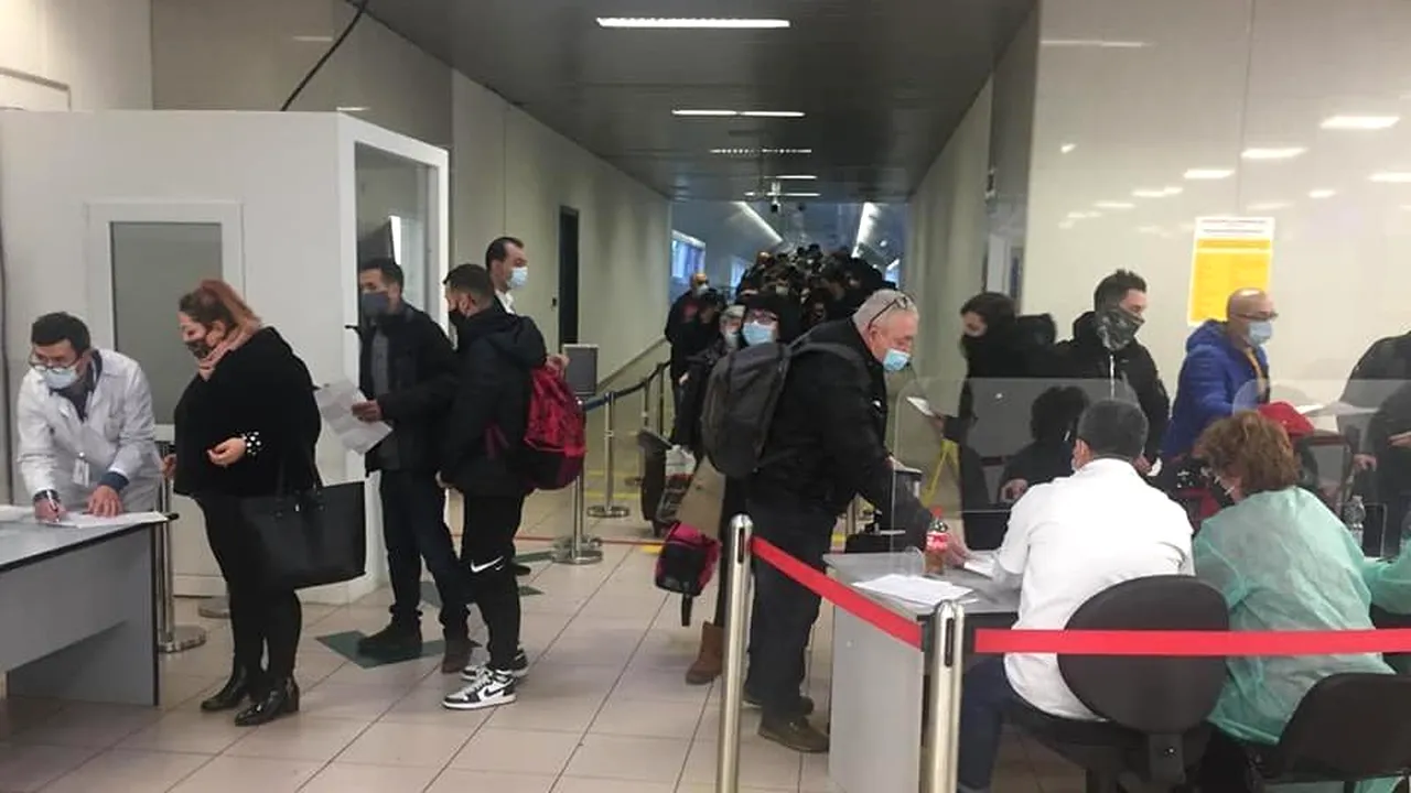 Aglomerație pe Aeroportul Otopeni, la triajul celor ajunși din Marea Britanie. Zeci de pasageri, evaluați de numai 6 angajați DSP (VIDEO)