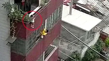 GALERIE FOTO: Cum a fost salvat un băiețel din China de la moarte