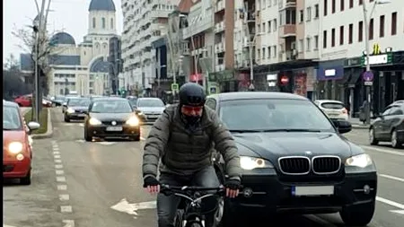 “Fie ploaie, fie vânt, spre serviciu pedalând!” În Vinerea Verde, Valentin Ivancea, președintele CJ Bacău s-a dus cu bicicleta la serviciu