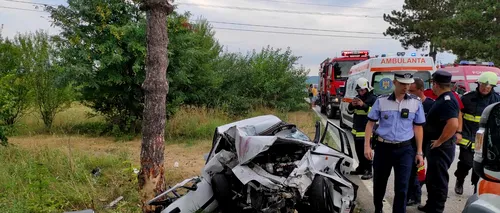 Accident grav în județul Gorj. O femeie a murit după ce mașina în care se afla s-a izbit de un copac | VIDEO