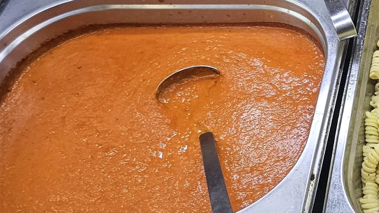 Ce a primit să mănânce o româncă la cină, într-un hotel de 4 stele all-inclusive din Bulgaria: „Multe TOCĂNIȚE”