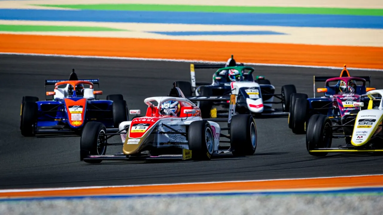 Un român, SURPRIZA startului de 2025 în Formula 4! „A fost o provocare incredibilă”