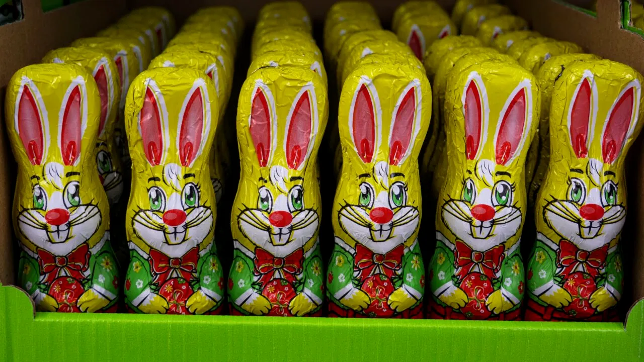 Prețul URIAȘ cu care se vinde un iepuraș de ciocolată în România comparativ cu Marea Britanie. „E japcă pe față”