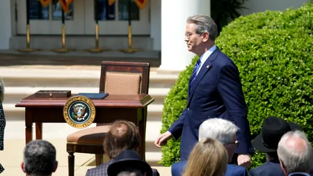 Scott Bessent este favorit pentru a-l înlocui pe Jerome Powell în funcția de președinte al FED