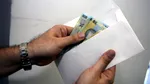 Câți lei a dat, ca dar de nuntă, un român întors din Italia. După ce au „numărat” banii, mirii regretă ca l-au invitat