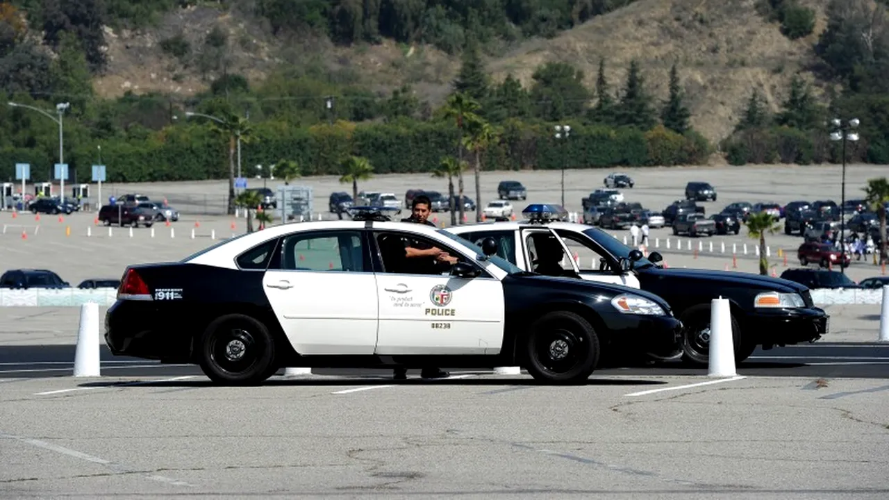 Un student din Marea Britanie, scos cu poliția din biblioteca școlii 