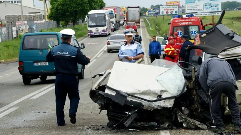 Zece dintre pasagerii aflați în microbuzul implicat în accidentul de la Nistorești, duși la spital