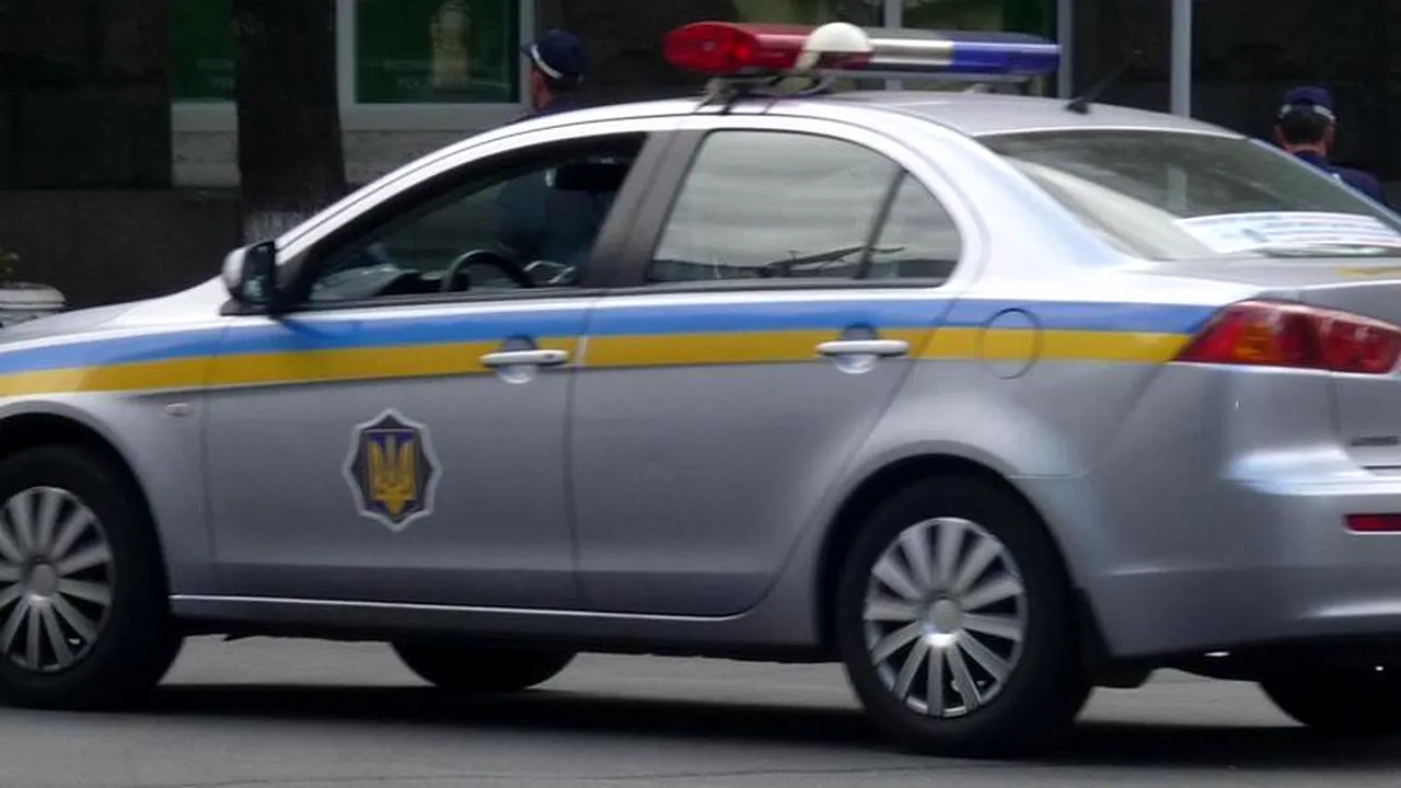 Locuitorii unui sat din Ucraina au atacat sediul poliției în urma unui scandal de viol