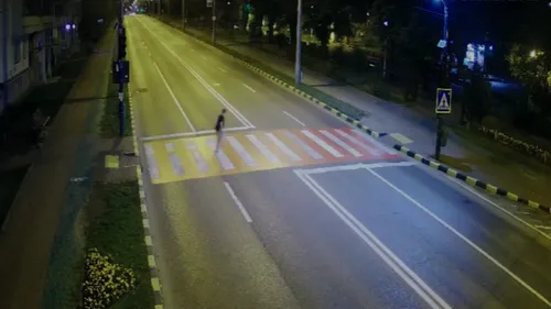 VIDEO șocant | Un pieton a fost spulberat pe trecerea de pietoni de un BMW, la Suceava