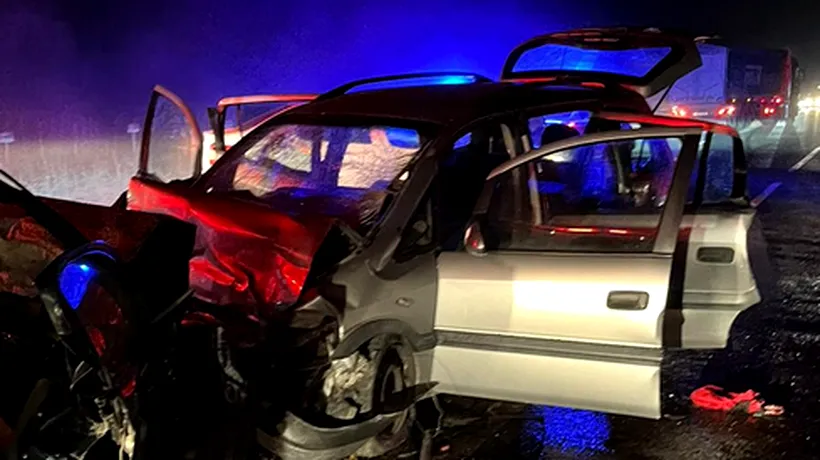 Impact frontal între două mașini, în Vrancea. Unul dintre șoferi a MURIT, iar alte cinci persoane au fost rănite