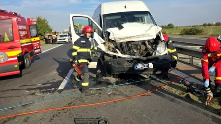 Accident grav, pe A1, după coliziunea dintre două autoutilitare și un autoturism. Trei bărbați au ajuns la spital