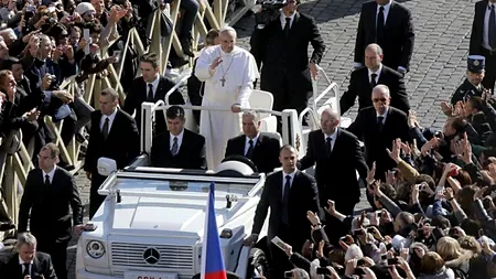 Papa Francisc le cere preoților să renunțe la mașinile luxoase