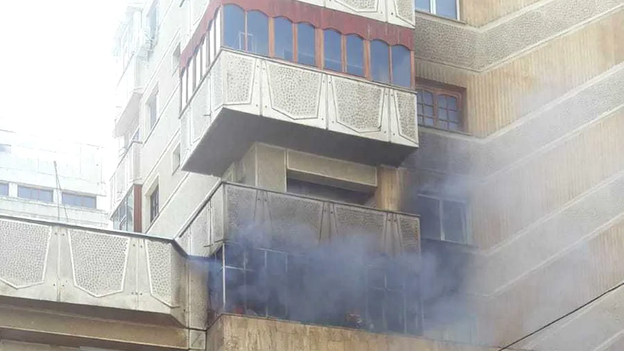 Explozie într-un bloc din Târgu-Jiu. O femeie a ajuns la spital, cu arsuri la nivelul feței