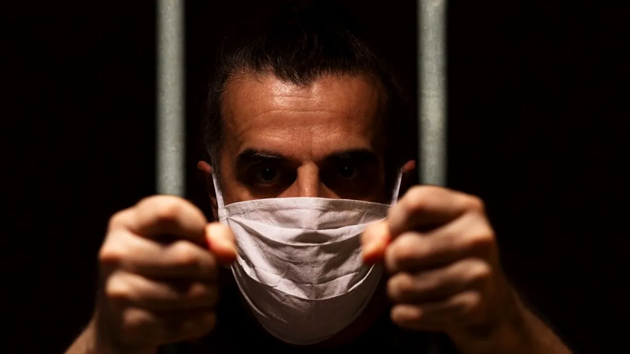 Primul român suspect de infectare cu noua tulpină COVID-19, un șofer de TIR incarcerat în Franța: Bărbatul este acuzat de trafic de migranți!