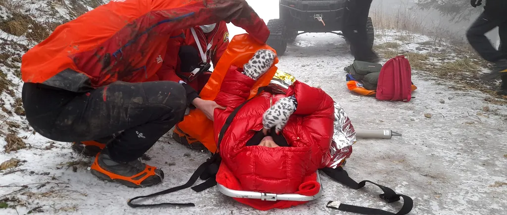 Avertismentul salvamontiştilor după ce o persoană care a schiat pe o pârtie închisă din Poiana Braşov s-a accidentat: „Stratul de zăpadă este insuficient pentru începerea în siguranță a sezonului”