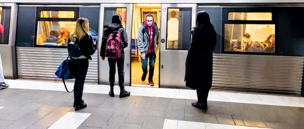 Metrorex: Agenții de pază de la metrou pot atenționa călătorii să poarte masca de protecție, dar nu îi pot sancționa