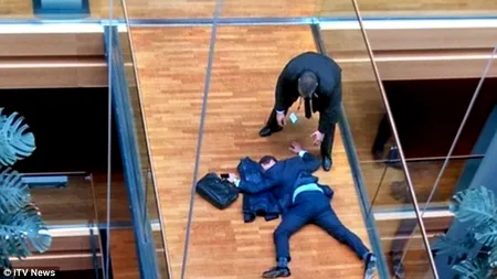 Favoritul la șefia UKIP a ajuns la spital după o bătaie în Parlamentul European. UPDATE