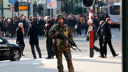 Alertă falsă cu bombă la Bruxelles. Atacatorul avea o centură explozibilă umplută cu sare și biscuiți