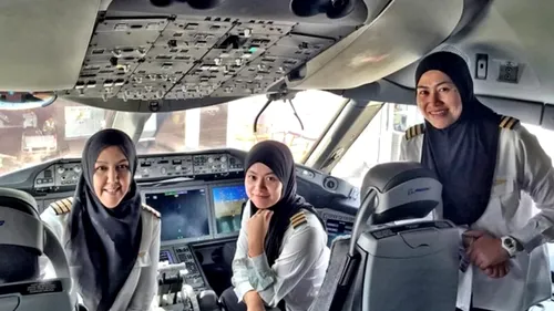 De 8 martie, un avion pilotat exclusiv de femei a aterizat într-o țară în care femeile nu au dreptul să conducă mașina