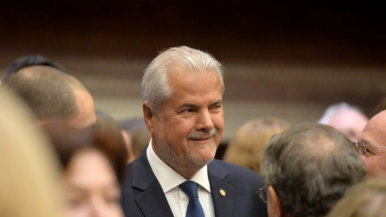 CRITICĂ. Adrian Năstase intervine în scandalul celor doi deputați PSD amendați la șaormerie. Fostul premier, nemulțumit de reacția partidului: „În locul lor, aș fi...”