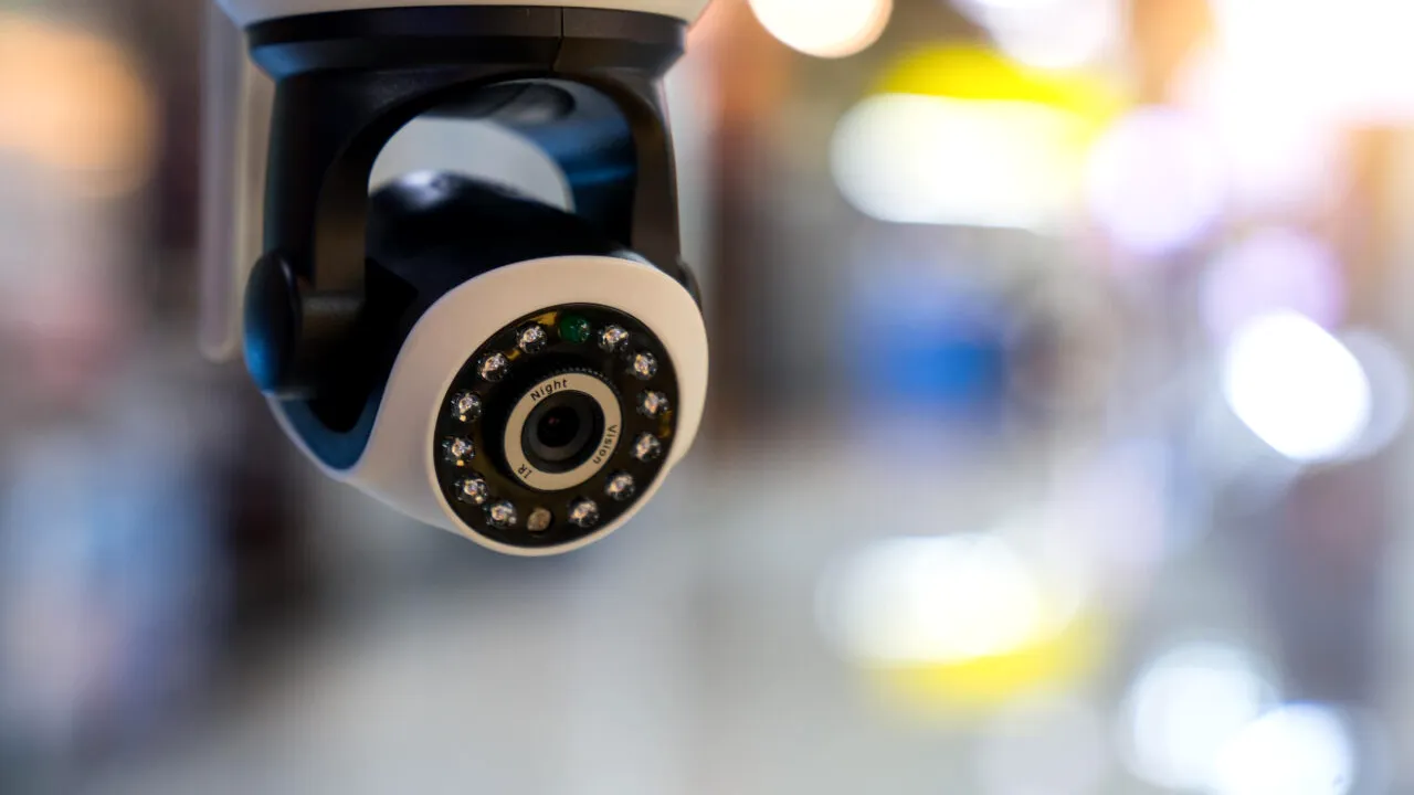 Cât te costă să-ți echipezi locuinţa cu o cameră de securitate: 