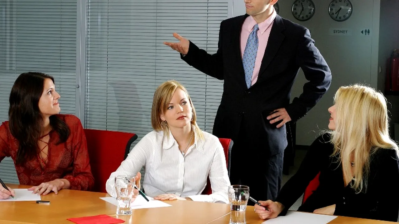 Cum să-ți ții emoțiile în frâu atunci când vorbești în public 