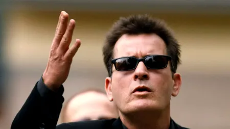 Charlie Sheen și-a cerut scuze pentru afirmații homofobe