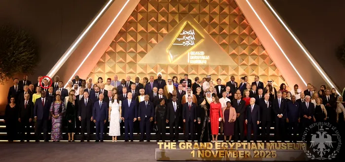 Ministrul Apărării, Ionuț Moșteanu, surprins la inaugurarea muzeului de Arheologie din Egipt