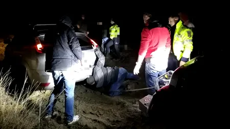 Patru persoane s-au rătăcit cu mașina, care a rămas împotmolită, după ce au urmat indicațiile GPS-ului. Cât a durat misiunea de salvare