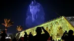 Antichitatea a întâlnit modernitatea pe cerul din Cairo. Sute de drone au compus chipuri de faraoni, zei­tăți și construcții-simbol ale Egiptului Antic. Un spectacol uriaș de artificii a încheiat ceremonia dedicată inaugurării celui mai mare Muzeu de Arheologie al lumii
