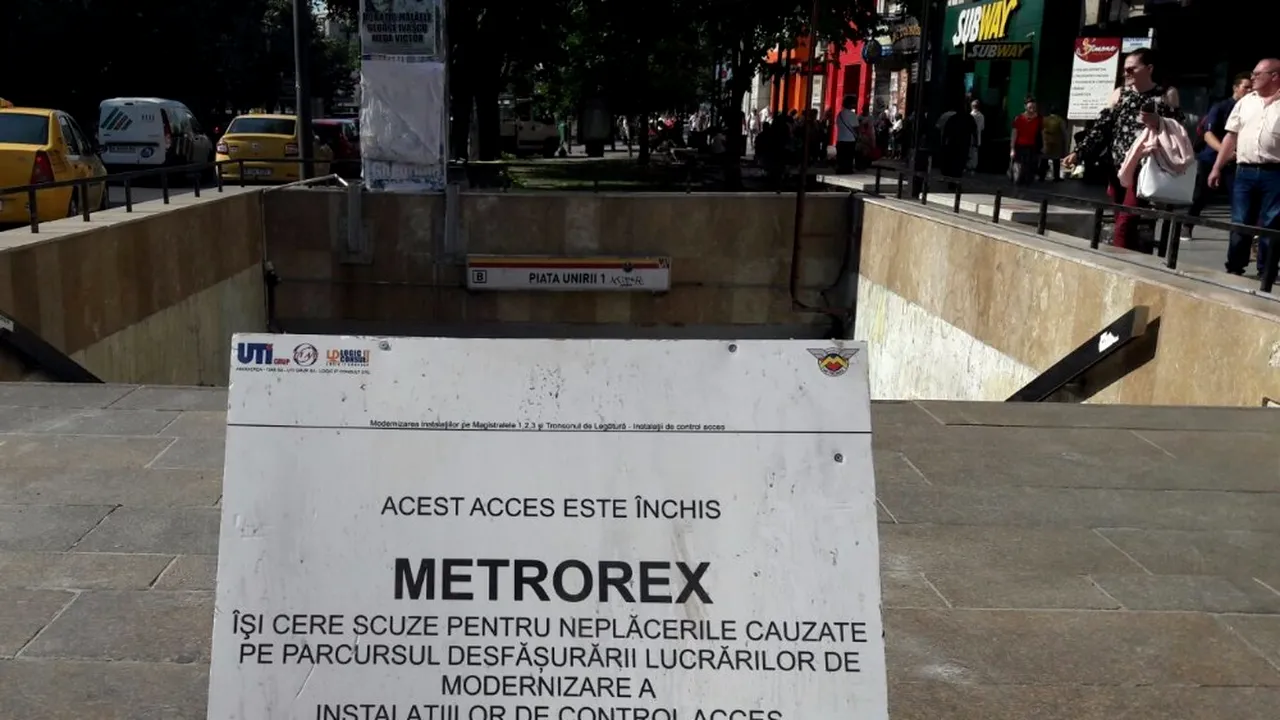Coadă de zeci de oameni la stația de metrou Unirii, după închiderea unui punct de acces