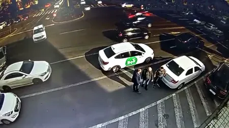 VIDEO: Bărbat reținut după ce l-a lovit pe un alt șofer în urma unui conflict în trafic