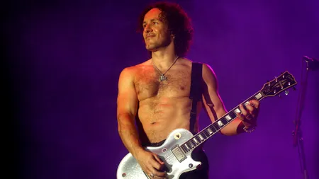 Chitaristul trupei Def Leppard a fost diagnosticat cu cancer