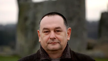 Acest român a publicat 10 cărți fără succes în România. Primul roman publicat în Marea Britanie l-a făcut însă milionar