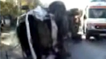 ACCIDENT GRAV în Târgu-Jiu. 17 RĂNIȚI, după ce un microbuz a intrat în coliziune cu două mașini