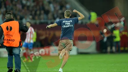 FINALA EUROPA LEAGUE 2012. Doi spectatori, suporteri ai Universității Craiova, au intrat pe gazon și au străbătut tot terenul