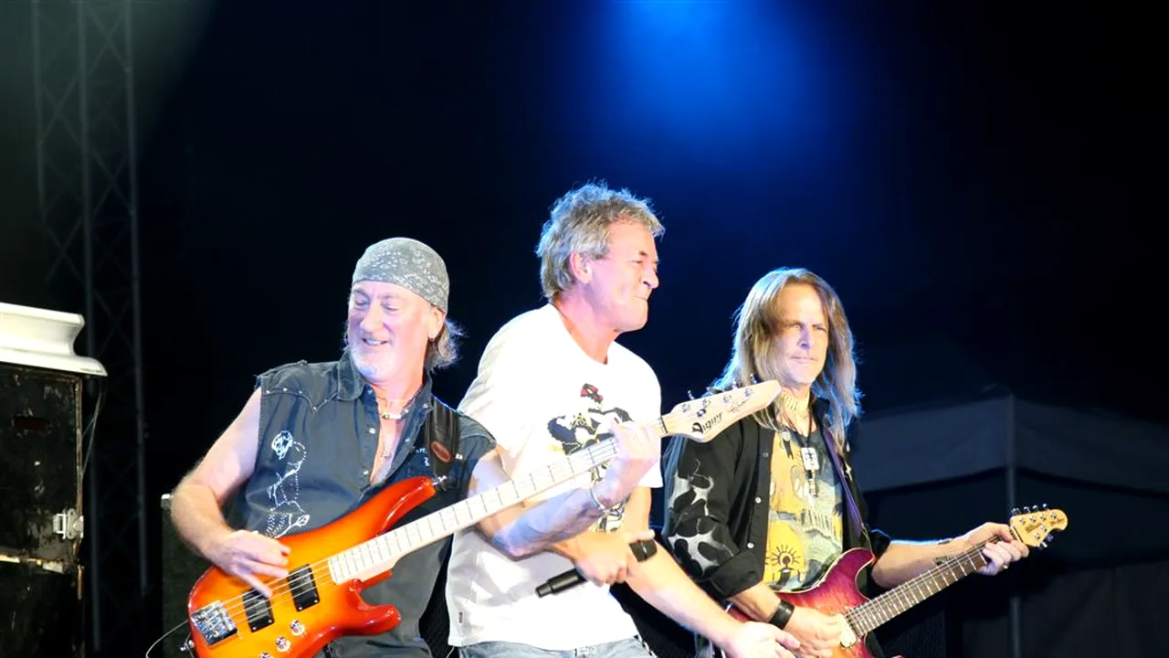 Grimus cântă în deschiderea concertului Deep Purple de la București