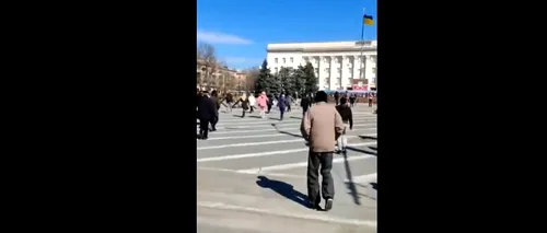 VIDEO | Trupele ruse ar fi deschis focul împotriva unor protestatari pașnici, în Herson