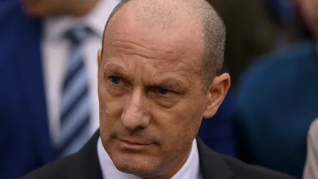 Reuven Azar, fost ambasador al Israelului în România, decorat de Ilie Bolojan