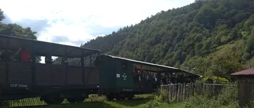 Incident feroviar în Maramureș: 12 persoane au ajuns la spital după ce locomotiva Mocăniței a deraiat - FOTO / VIDEO