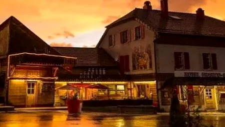 Singurul hotel din lume în care poți dormi în două țări simultan
