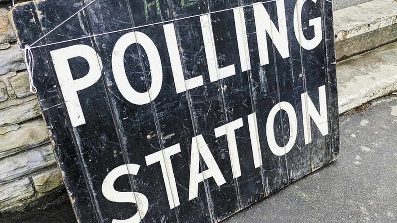 Cum poate fi fraudat votul la prezidențiale. Un român face o demonstrație incredibilă: „Ca la șah! Autocolantul <Votat 2019 >...